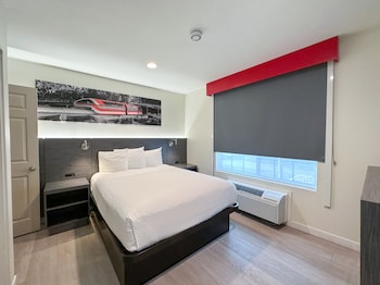 Family Suite, 2 Bedrooms, Non Smoking (1 King, 1 Queen and 1 Bunk Bed)