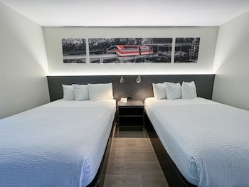 Junior Suite, Non Smoking (2 Queen Beds & 1 Bunk Bed)