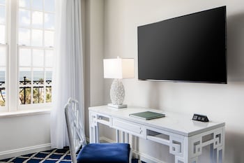 Deluxe Room, 1 King Bed, Ocean View (Mobility/Hearing Access, Roll-In Shwr)