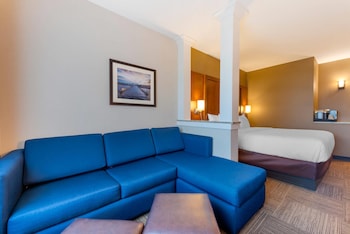 Ground Floor Deluxe King Balcony Suite