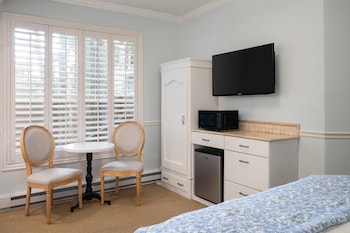 Standard Room, 1 Queen Bed, Non Smoking, Jetted Tub
