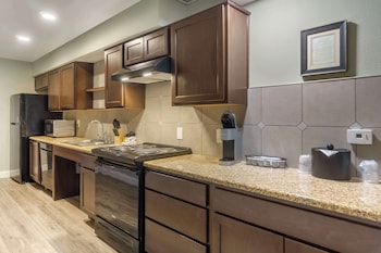 Suite, 1 King Bed, Accessible, Poolside (with Sofabed, Full Kitchen)