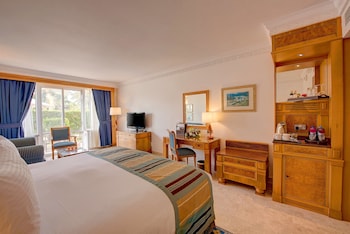 Standard Room, 1 King Bed, Accessible, Smoking (Ocean View)