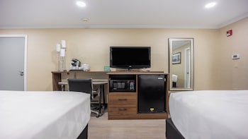 Standard Room, 2 Double Beds, Accessible Bathtub (Mobility)