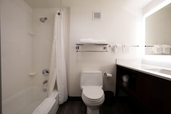 Standard Room, 1 King Bed, Accessible (Communications)