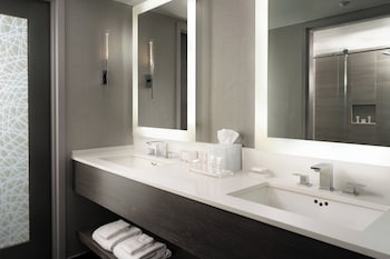 Premier Room, 2 Queen Beds, Balcony