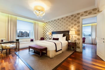 Room, 1 King Bed, Fireplace