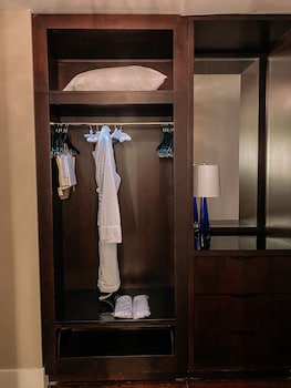 Junior Suite, 1 King Bed