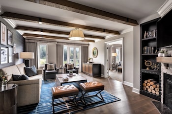 Suite, Slope side (1 Bedroom)