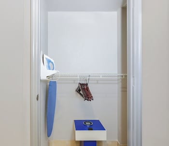 Room, 2 Queen Beds, Accessible Bathtub (Accessible Tub)