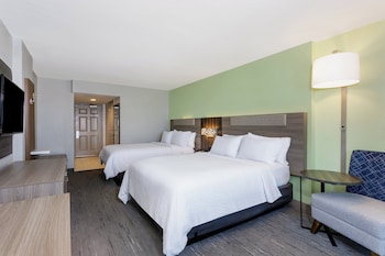 Standard Room, 2 Queen Beds, Balcony, Oceanfront (High Floor)