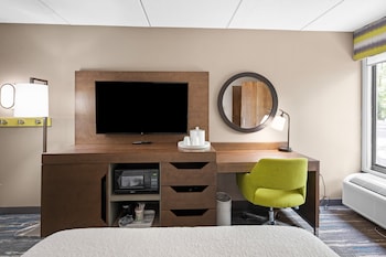 One Queen Bed, Non-Smoking, Accessible
