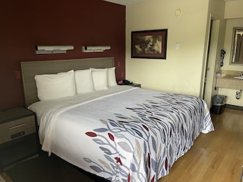 Standard Room, 1 King Bed (Smoke Free)
