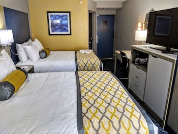 Standard Room, 2 Queen Beds, Non Smoking, Refrigerator