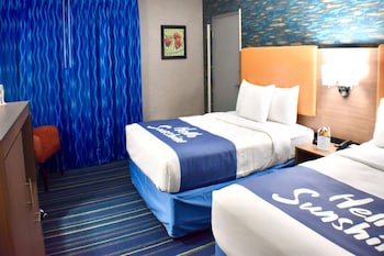 Room, 2 Queen Beds, Non Smoking