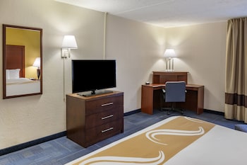 Mini Suite, Jetted Tub in bathroom