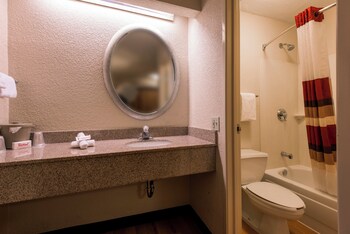 Standard Room, 1 King Bed (Smoke Free)