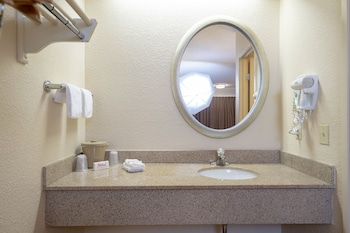 Standard Room, 1 King Bed (Smoke Free)