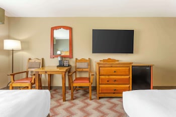 Standard Room, 2 Queen Beds, Accessible, Bathtub