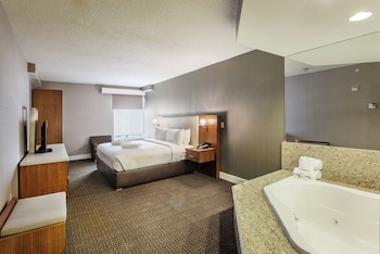 Suite, 1 King Bed with Sofa bed, Kitchenette (Jetted Tub)