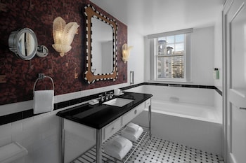 Suite, 1 King Bed with Sofa bed, Corner