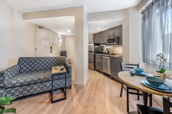 Suite, 2 Queen Beds, Non Smoking, Kitchen (Full Kitchen)