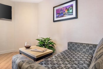 Suite, 2 Queen Beds, Non Smoking, Kitchen (Full Kitchen)