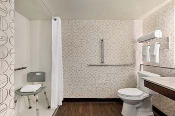 Standard Room, 1 King Bed, Accessible (Communications Accessible)