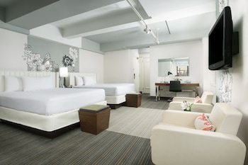 Studio Suite, 2 Double Beds with Kitchen