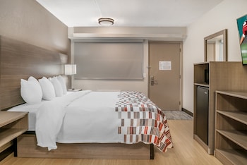 Standard Room, 1 King Bed, Accessible (Smoke Free)