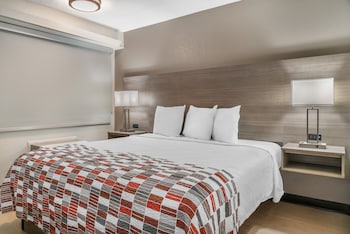 Standard Room, 1 King Bed (Smoke Free)
