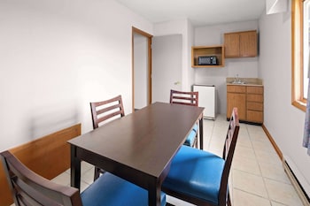 Deluxe Suite, 1 King Bed, Non Smoking