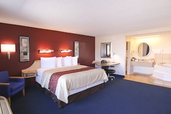 Standard Suite, 1 King Bed, Non Smoking, Jetted Tub (Two Room)
