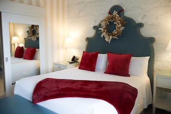 Suite, 1 King Bed, Balcony