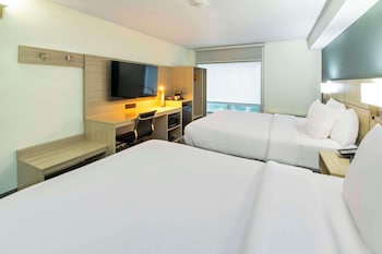 Room, 2 Queen Beds, Non Smoking, Ground Floor