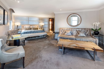 Suite, Corner
