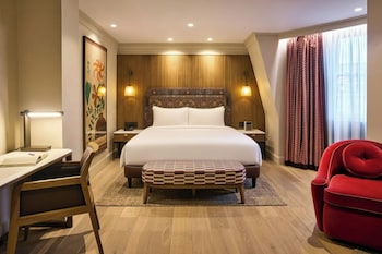 Suite, Corner (Newly Refurbished)
