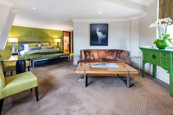 Suite, Corner