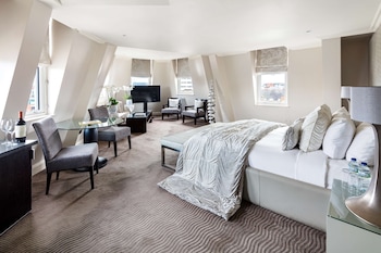 Suite, Corner