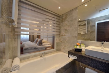 Suite, 1 Double Bed (Separate Living Room)