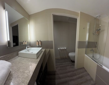 Suite, 1 King Bed with Sofa bed