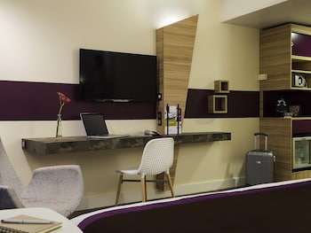 Suite, 1 King Bed with Sofa bed