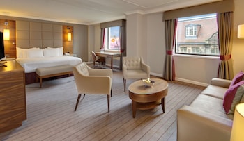 King, 1 King Bed with Sofa bed