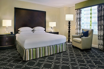 Suite, 1 King Bed, Mobility Accessible (Roll-in Shower)