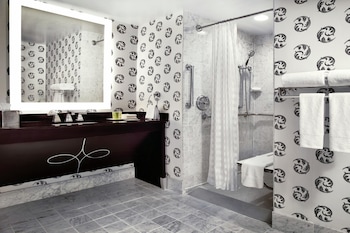 Suite, 1 King Bed, Mobility Accessible (Roll-in Shower)