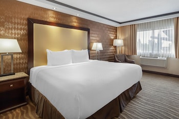 Standard Room, 1 King Bed, Non Smoking (Walk-in Shower)