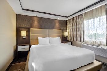 Suite, 1 King Bed, Non Smoking, Kitchenette