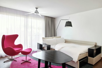 Suite, 1 Bedroom, Balcony, Garden View