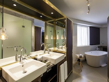 Deluxe Studio Suite, 1 King Bed