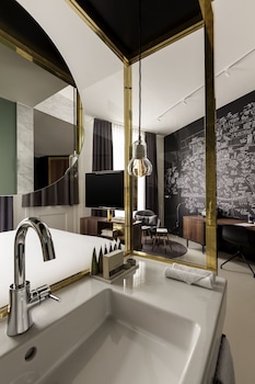 Junior Suite, 1 King Bed